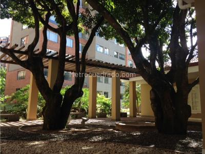 Apartamento de 3 alcobas en venta en Loma De Los Balsos, Medellín, 132 m² · foto 18 de 20