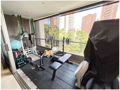 Apartamento de 3 alcobas en venta en Loma De Los Balsos, Medellín, 132 m² · foto 2 de 20