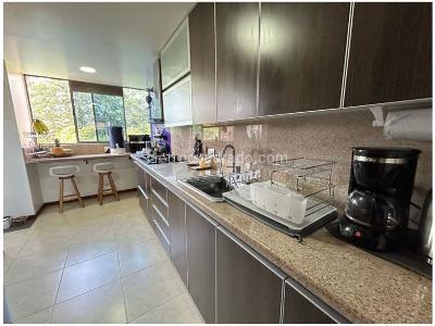 Apartamento de 3 alcobas en venta en Loma De Los Balsos, Medellín, 132 m² · foto 4 de 20