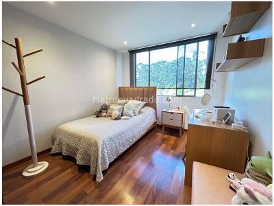 Apartamento de 3 alcobas en venta en Loma De Los Balsos, Medellín, 132 m² · foto 8 de 20