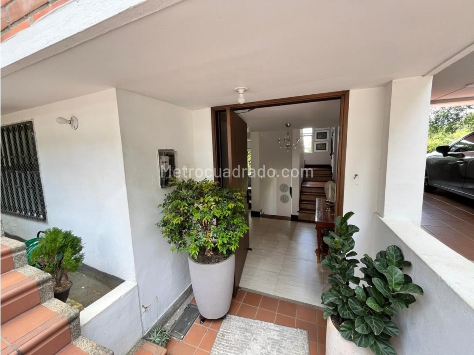 Casa de 5 habitaciones en venta en El Poblado, Medellín — imagen 1 de 20