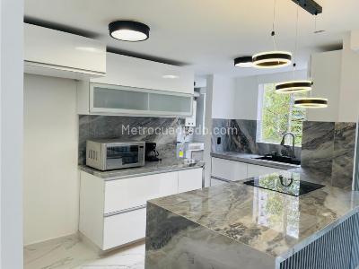 Apartamento de 3 alcobas en venta en El Poblado, Medellín, 150 m² · foto 2 de 15
