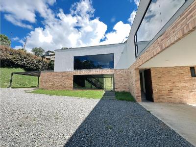 Casa de 4 alcobas en venta en Escobero, Envigado, 330 m² · foto 3 de 20
