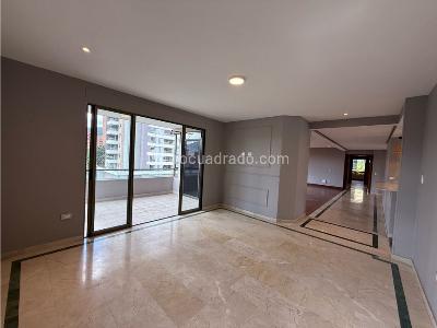 Apartamento de 3 alcobas en venta en Loma De Los Parra, Medellín, 215 m² · foto 2 de 20