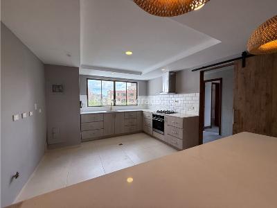 Apartamento de 3 alcobas en venta en Loma De Los Parra, Medellín, 215 m² · foto 5 de 20