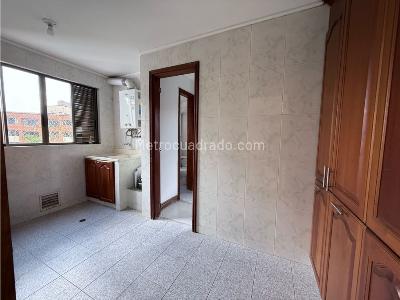 Apartamento de 3 alcobas en venta en Loma De Los Parra, Medellín, 215 m² · foto 7 de 20