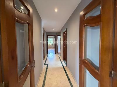 Apartamento de 3 alcobas en venta en Loma De Los Parra, Medellín, 215 m² · foto 11 de 20