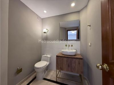 Apartamento de 3 alcobas en venta en Loma De Los Parra, Medellín, 215 m² · foto 13 de 20