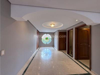 Apartamento de 3 alcobas en venta en Loma De Los Parra, Medellín, 215 m² · foto 14 de 20