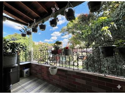 Casa de 5 alcobas en venta en Calasanz, Medellín, 186 m² · foto 3 de 19
