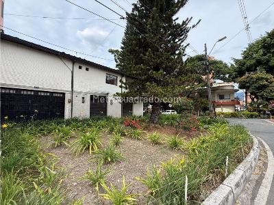 Casa de 5 alcobas en venta en El Velodromo, Medellín, 417 m² · foto 3 de 20