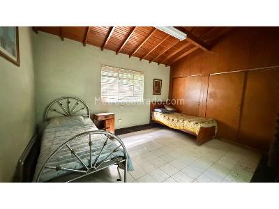 Casa de 5 alcobas en venta en El Velodromo, Medellín, 417 m² · foto 17 de 20