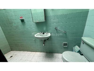 Casa de 5 alcobas en venta en El Velodromo, Medellín, 417 m² · foto 18 de 20