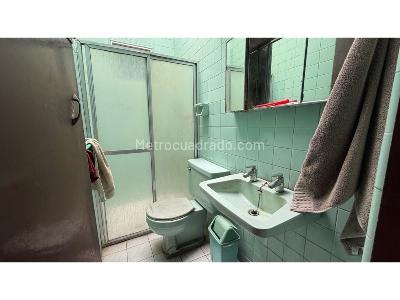 Casa de 5 alcobas en venta en El Velodromo, Medellín, 417 m² · foto 19 de 20