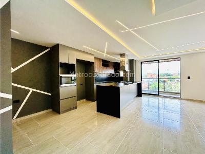 Apartamento de 4 alcobas en venta en Belen Rosales, Medellín, 200 m² · foto 2 de 20