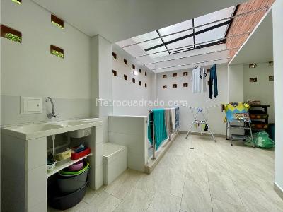 Casa de 4 alcobas en venta en San Remo, Sabaneta, 693 m² · foto 8 de 20