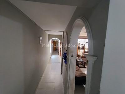 Casa de 4 alcobas en venta en Santa Fe, Medellín, 248 m² · foto 2 de 15