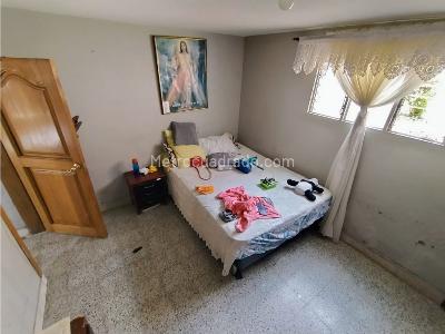 Casa de 4 alcobas en venta en Santa Fe, Medellín, 248 m² · foto 3 de 15
