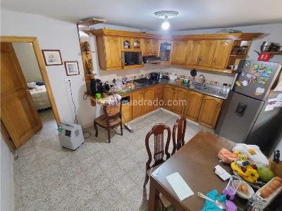 Casa de 4 alcobas en venta en Santa Fe, Medellín, 248 m² · foto 12 de 15