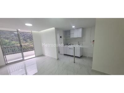 Apartamento de 2 alcobas en venta en Loma De San Jose, Sabaneta, 53 m² · foto 2 de 20