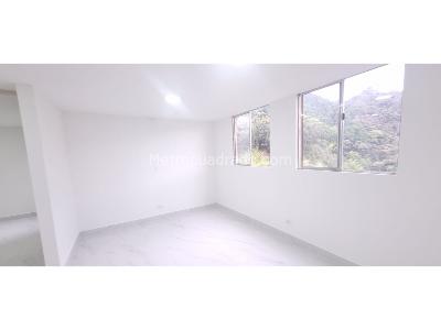 Apartamento de 2 alcobas en venta en Loma De San Jose, Sabaneta, 53 m² · foto 13 de 20