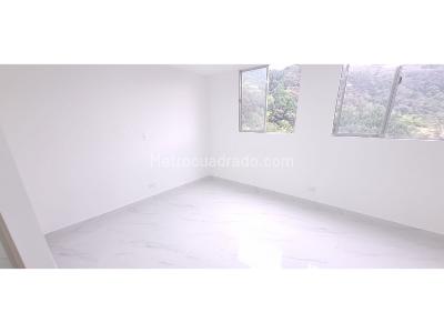 Apartamento de 2 alcobas en venta en Loma De San Jose, Sabaneta, 53 m² · foto 15 de 20