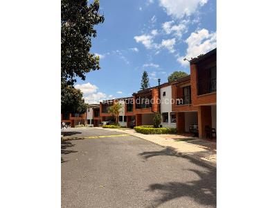 Casa de 4 alcobas en venta en Loma Del Chocho, Envigado, 204 m² · foto 2 de 20