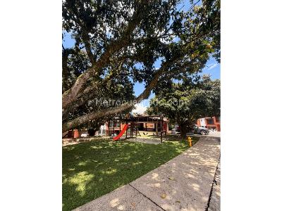 Casa de 4 alcobas en venta en Loma Del Chocho, Envigado, 204 m² · foto 19 de 20