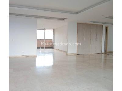 Apartamento de 3 alcobas en venta en El Poblado, Medellín, 219 m² · foto 2 de 20