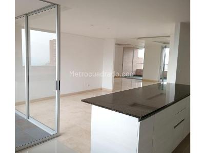Apartamento de 3 alcobas en venta en El Poblado, Medellín, 219 m² · foto 4 de 20