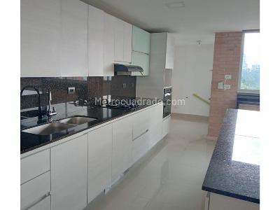 Apartamento de 3 alcobas en venta en El Poblado, Medellín, 219 m² · foto 6 de 20