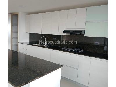 Apartamento de 3 alcobas en venta en El Poblado, Medellín, 219 m² · foto 7 de 20