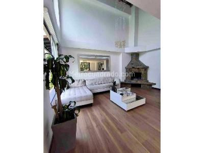 Casa de 5 alcobas en venta en El Escobero, Envigado, 390 m² · foto 2 de 19
