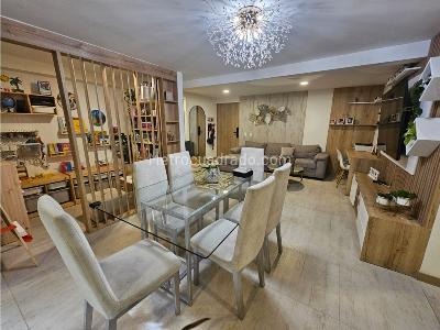 Apartamento de 3 alcobas en venta en Loma De Los Bernal, Medellín, 114 m² · foto 3 de 16