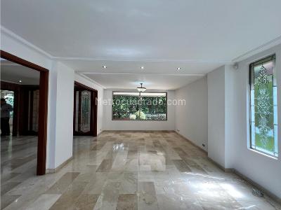 Casa de 4 alcobas en venta en El Poblado, Medellín, 602 m² · foto 3 de 20