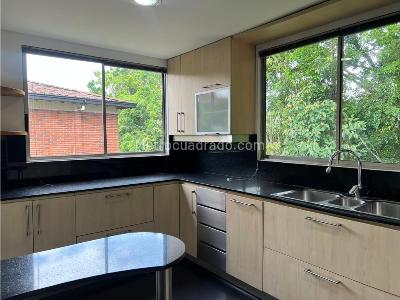 Casa de 4 alcobas en venta en El Poblado, Medellín, 602 m² · foto 11 de 20