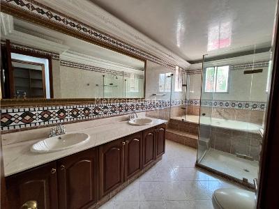 Casa de 4 alcobas en venta en El Poblado, Medellín, 602 m² · foto 16 de 20