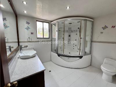 Casa de 4 alcobas en venta en El Poblado, Medellín, 602 m² · foto 19 de 20