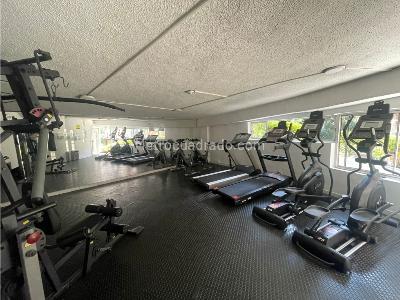 Apartamento de 2 alcobas en venta en El Poblado, Medellín, 93 m² · foto 11 de 15