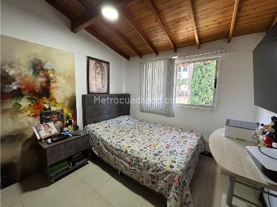 Casa de 3 alcobas en venta en La Doctora, Sabaneta, 168 m² · foto 2 de 20