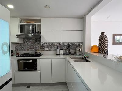 Casa de 3 alcobas en venta en Loma Del Chocho, Envigado, 184 m² · foto 4 de 14