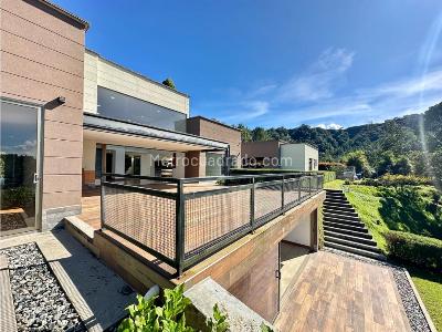 Casa de 5 alcobas en venta en El Escobero, Envigado · foto 19 de 20