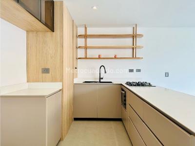 Apartamento de 3 alcobas en venta en La Castellana, Medellín, 101 m² · foto 4 de 14