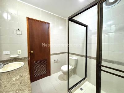 Apartamento de 2 alcobas en venta en El Tesoro, Medellín, 80 m² · foto 17 de 20