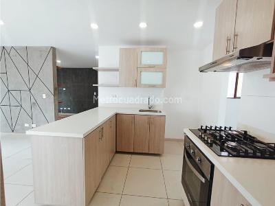 Apartamento de 2 alcobas en venta en San Jose, Sabaneta, 98 m² · foto 2 de 20