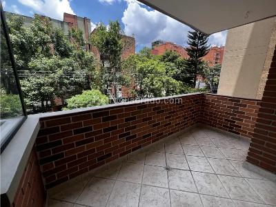Apartamento de 4 alcobas en venta en Laureles, Medellín, 126 m² · foto 2 de 19