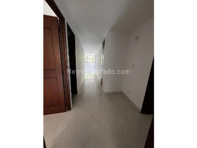 Apartamento de 4 alcobas en venta en Laureles, Medellín, 126 m² · foto 9 de 19