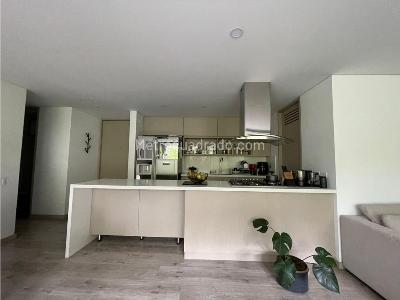 Apartamento de 2 alcobas en venta en El Poblado, Medellín, 104 m² · foto 6 de 12
