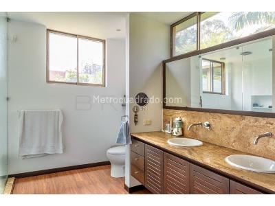 Casa de 3 alcobas en venta en Las Lomitas, Sabaneta, 1392 m² · foto 16 de 20