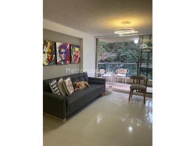 Apartamento de 3 alcobas en venta en Loma De Los Bernal, Medellín, 88 m² · foto 2 de 20